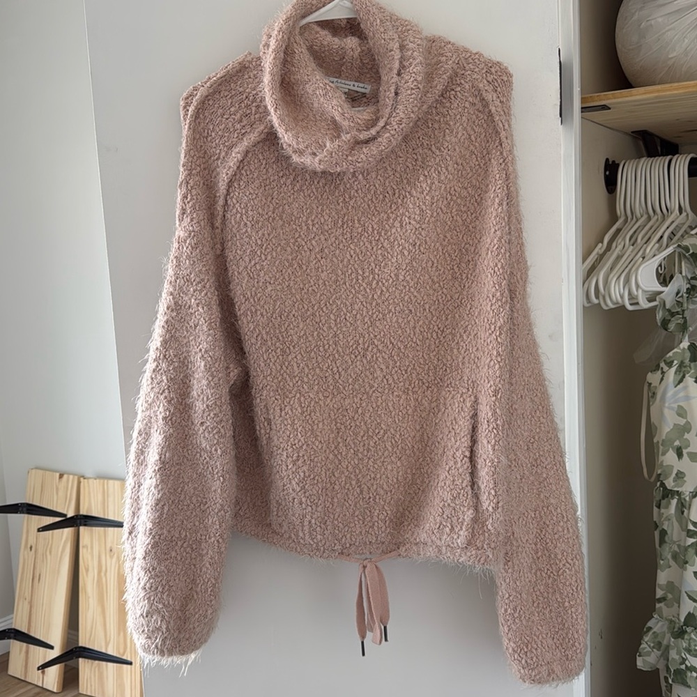 Women’s sweatshirt